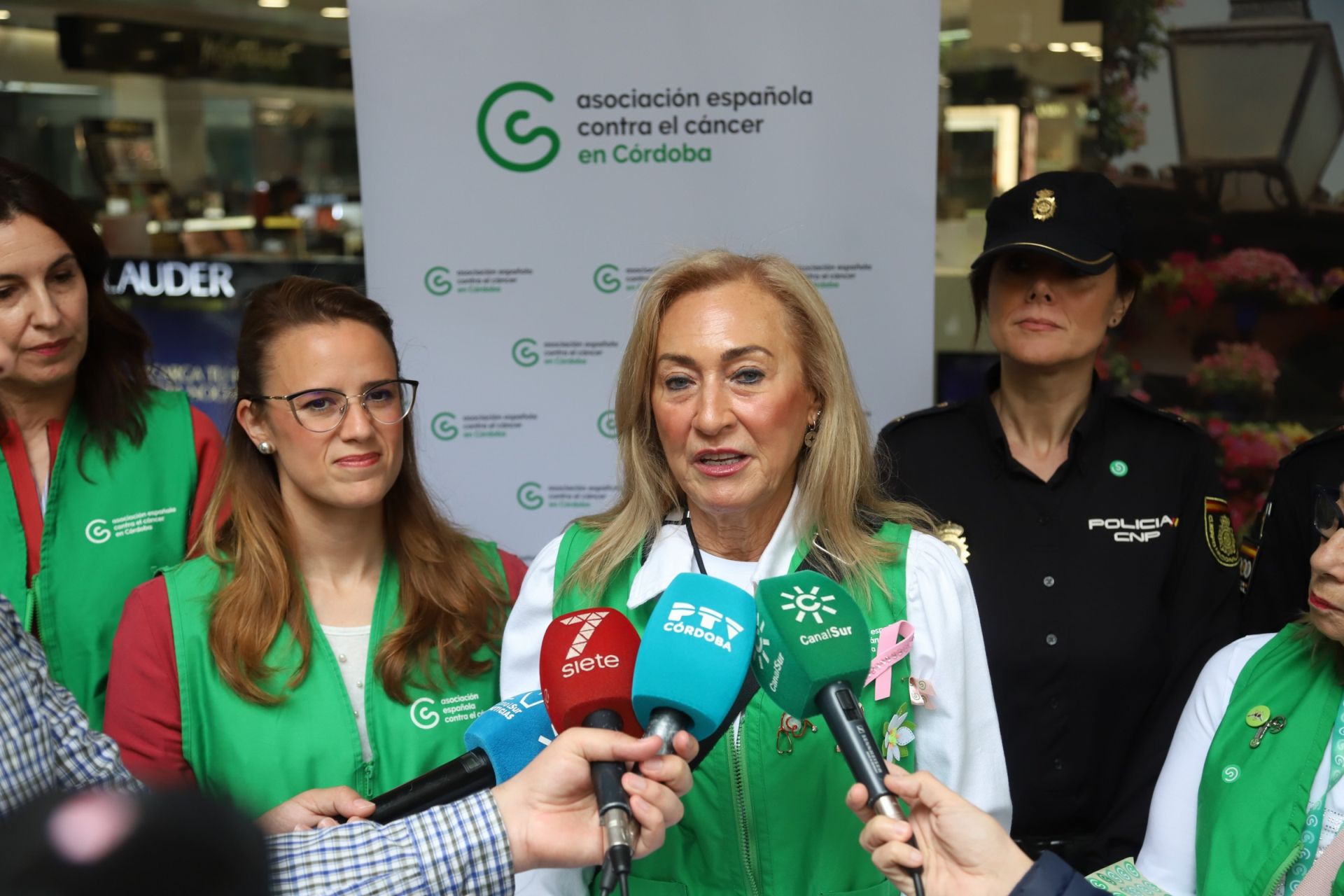 La cuestación solidaria contra el cáncer en Córdoba, en imágenes