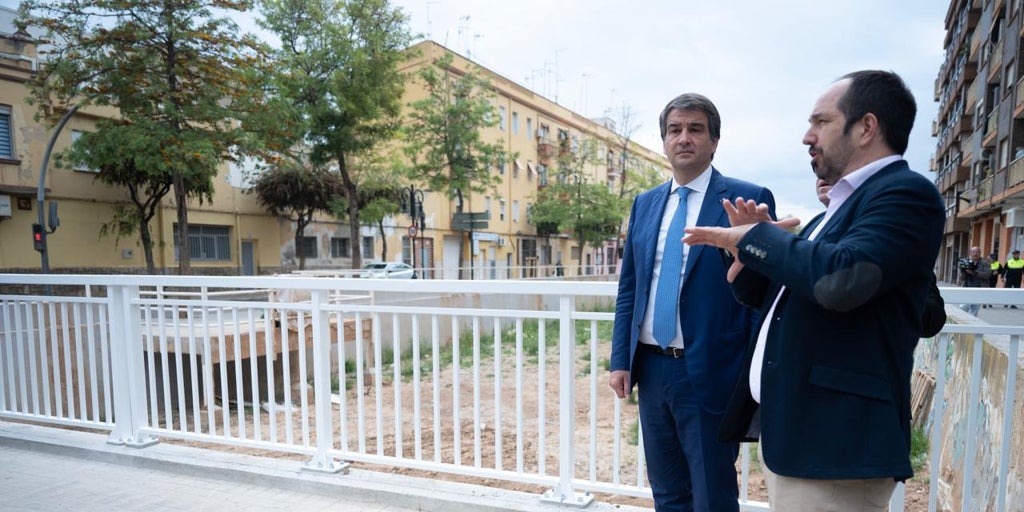 Un vicepresidente de la Comisión Europea visita la 'zona cero' de la dana: «Sigue marcada por la devastación»