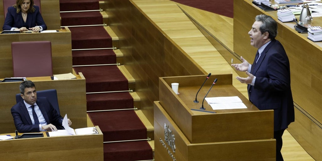 PP y Vox pactan una oficina 'antiokupas', restaurar cruces con su Ley de Concordia y pruebas médicas de edad a menas en Valencia