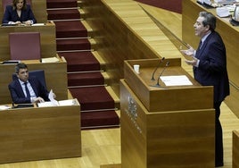 PP y Vox pactan una oficina 'antiokupas', restaurar cruces con su Ley de Concordia y pruebas médicas de edad a menas en Valencia