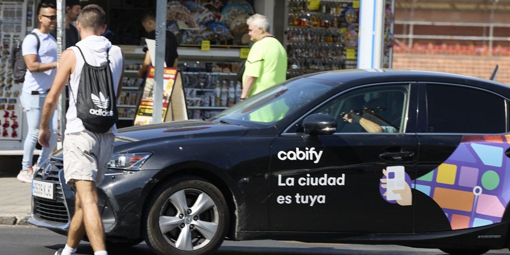 Los VTC superan a los taxis en Madrid, tras el último fallo que autoriza 8.500 licencias más