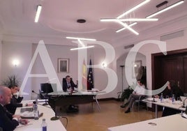 Tensión entre Bolaños y el juez Peinado: «No sé a qué responde que esboce usted una sonrisa»