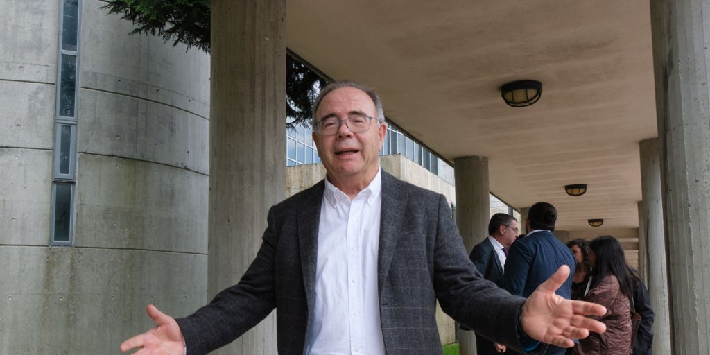 La crisis del PSOE de Santiago provoca la renuncia de Bugallo al Senado