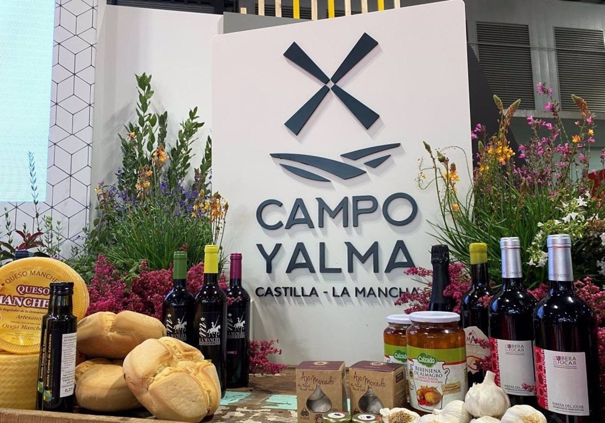 El consejero de Agricultura, Ganadería y Desarrollo Rural, Julián Martínez Lizán, define los premios 'Gran Selección Campo y Alma' como la gran fiesta del sector agroalimentario de la región