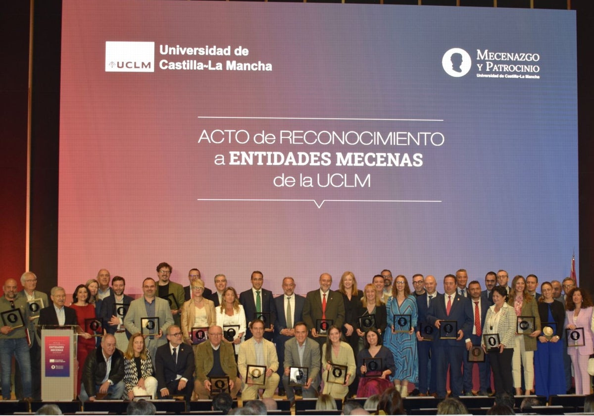 Algunos de los galardonados durante el acto celebrado en la Universidad regional