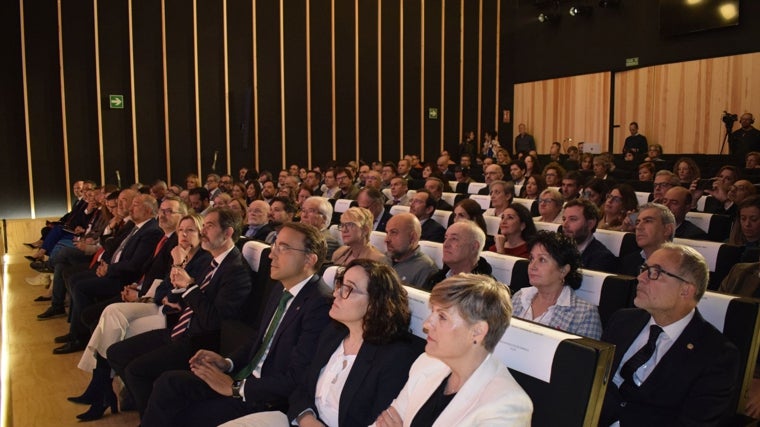 Algunos de los asistentes al acto de mecenazgo de la Universidad regional