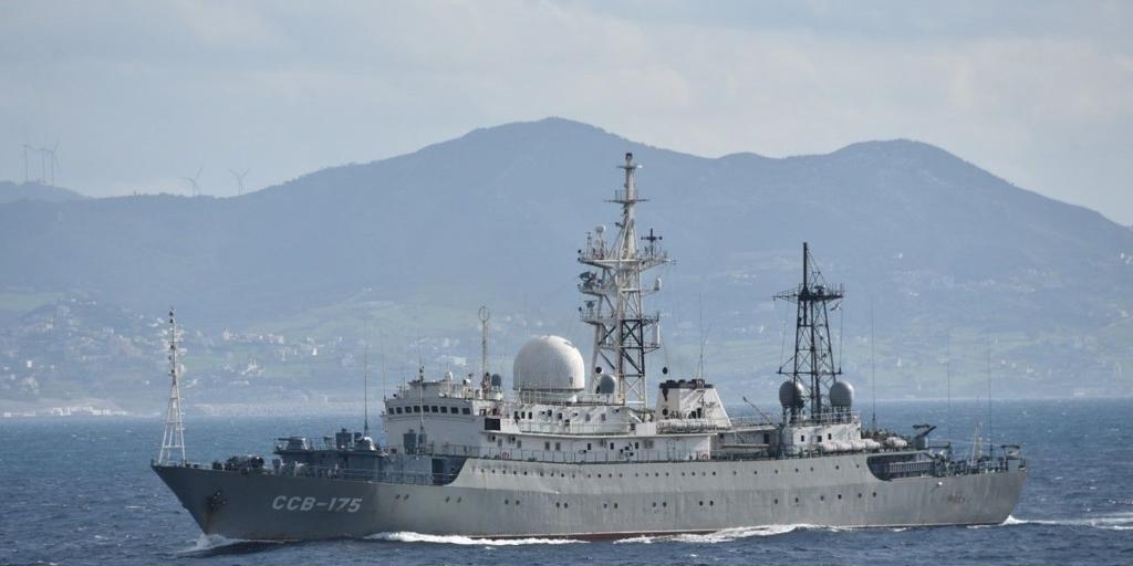 La Armada intensifica la vigilancia en el Estrecho ante la presencia de barcos rusos