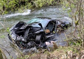 Dos fallecidos al caer su turismo deportivo a un río en la provincia de León