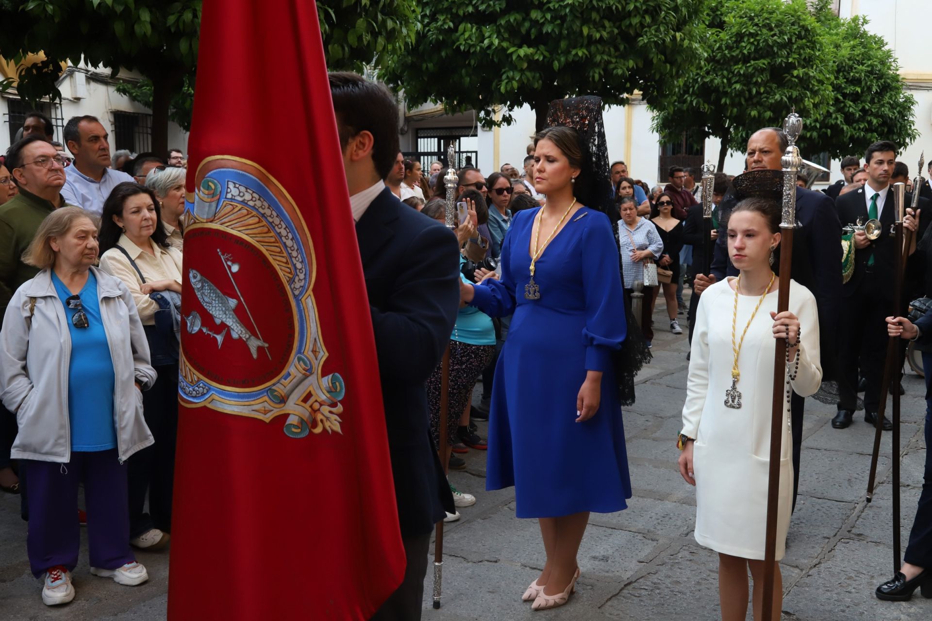 Las mejores imágenes de la sobria y elegante procesión de San Rafael por Córdoba