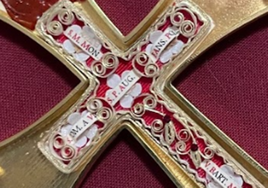 León XIV porta una cruz pectoral con reliquias del obispo Polanco de Teruel, fusilado por la República en la Guerra Civil