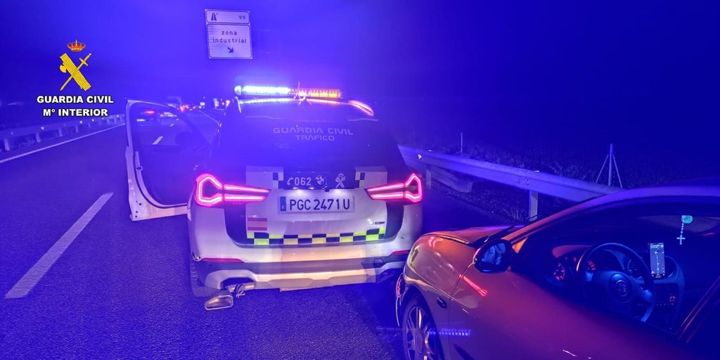 Un joven conductor huye de un control, embiste a una patrulla y da positivo en alcoholemia en Palencia