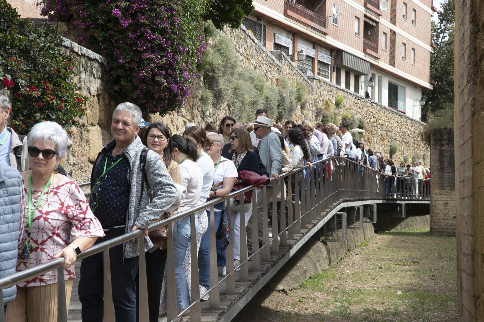 En imágenes, los abarrotados Patios de Córdoba el primer sábado del festival