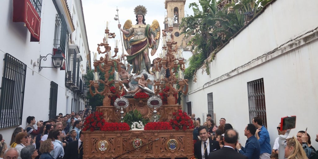 San Rafael llena de aires clásicos las calles de Córdoba