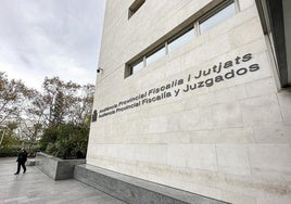 A juicio una mujer por romperle una figura de 500 euros a su exnovio tras colarse en su casa