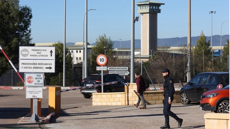 La subida de agresiones a funcionarios convierte en un polvorín la prisión de Córdoba