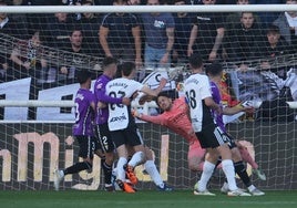 Los fallos en defensa del Córdoba CF: más de diez puntos perdidos que han alejado el play off