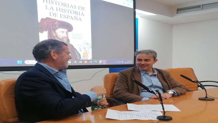 Marcelino Lominchar ha presentado «Historias de la historia de España», un guiño al pasado y sus protagonista