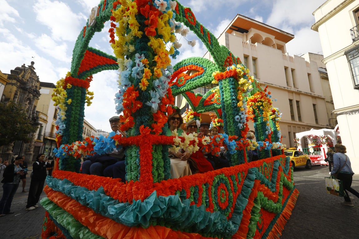 La colorida romería de la Virgen de Linares de Córdoba, en imágenes