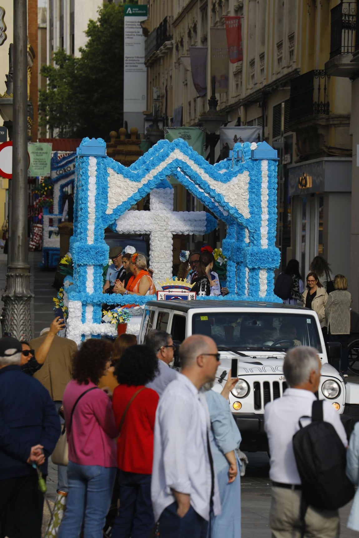La colorida romería de la Virgen de Linares de Córdoba, en imágenes