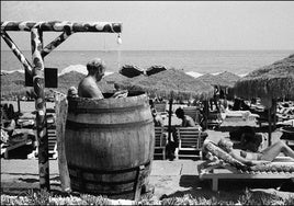 Más de cien imágenes inéditas de la Málaga de los 60 salen a la luz gracias al fotolibro de Jürgen Schadeberg