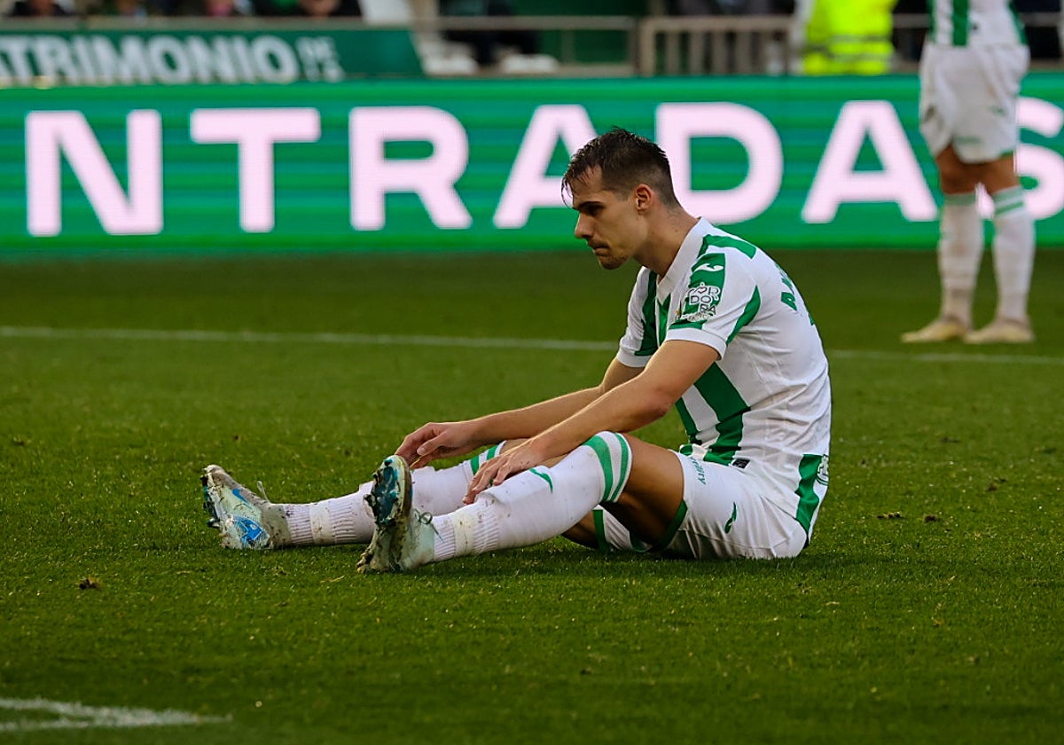 Ander Yoldi se lamenta tras una ocasión fallida esta temporada en El Arcángel