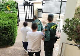 Prisión para una pareja por robar 140.000 euros en relojes y joyas de lujo con «abrazos y caricias»