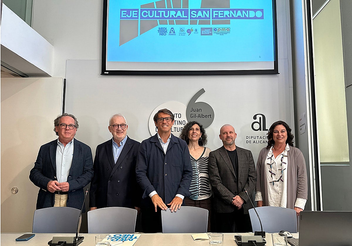 Presentación del proyecto de eje cultural de San Fernando en Alicante, con representantes de las entidades participantes