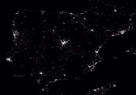 El final del apagón en España, visto desde el espacio: la oscuridad del poniente andaluz