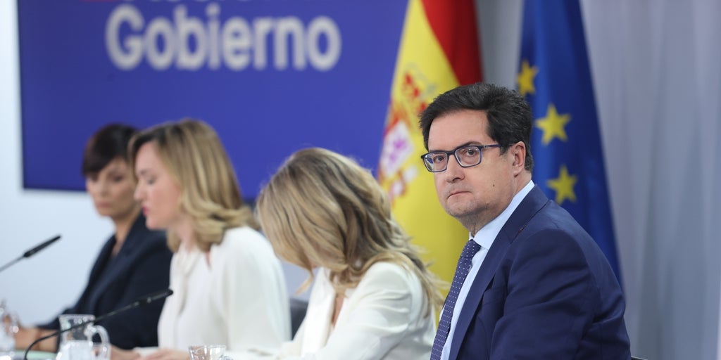 Óscar López y Pilar Alegría declararán en la comisión del Senado sobre Ábalos por la noche del Parador