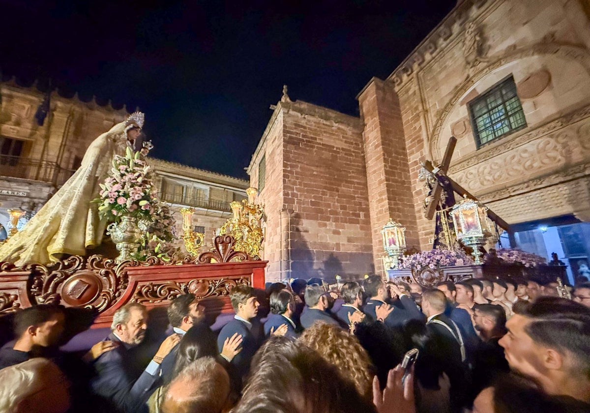 La Virgen del Carmen de Montoro se encuentra con el Nazareno
