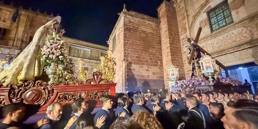 Histórico encuentro entre la Virgen del Carmen y Jesús Nazareno en Montoro