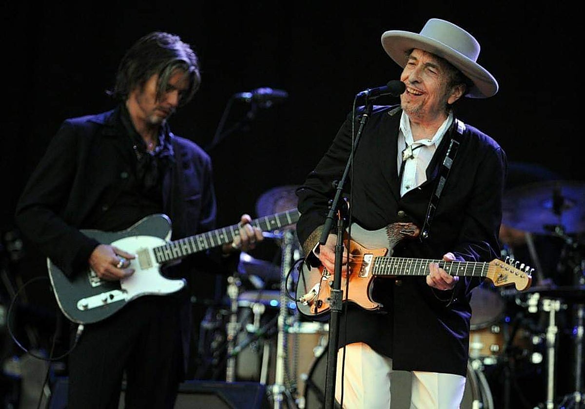 Charlie Sexton, tocando con Bob Dylan
