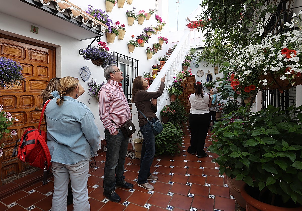 Visitantes de un patio en Córdoba en la presente edición del concurso