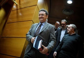 El Gobierno ampliará el mandato del fiscal general forzado por Europa y sin tocar a García Ortiz