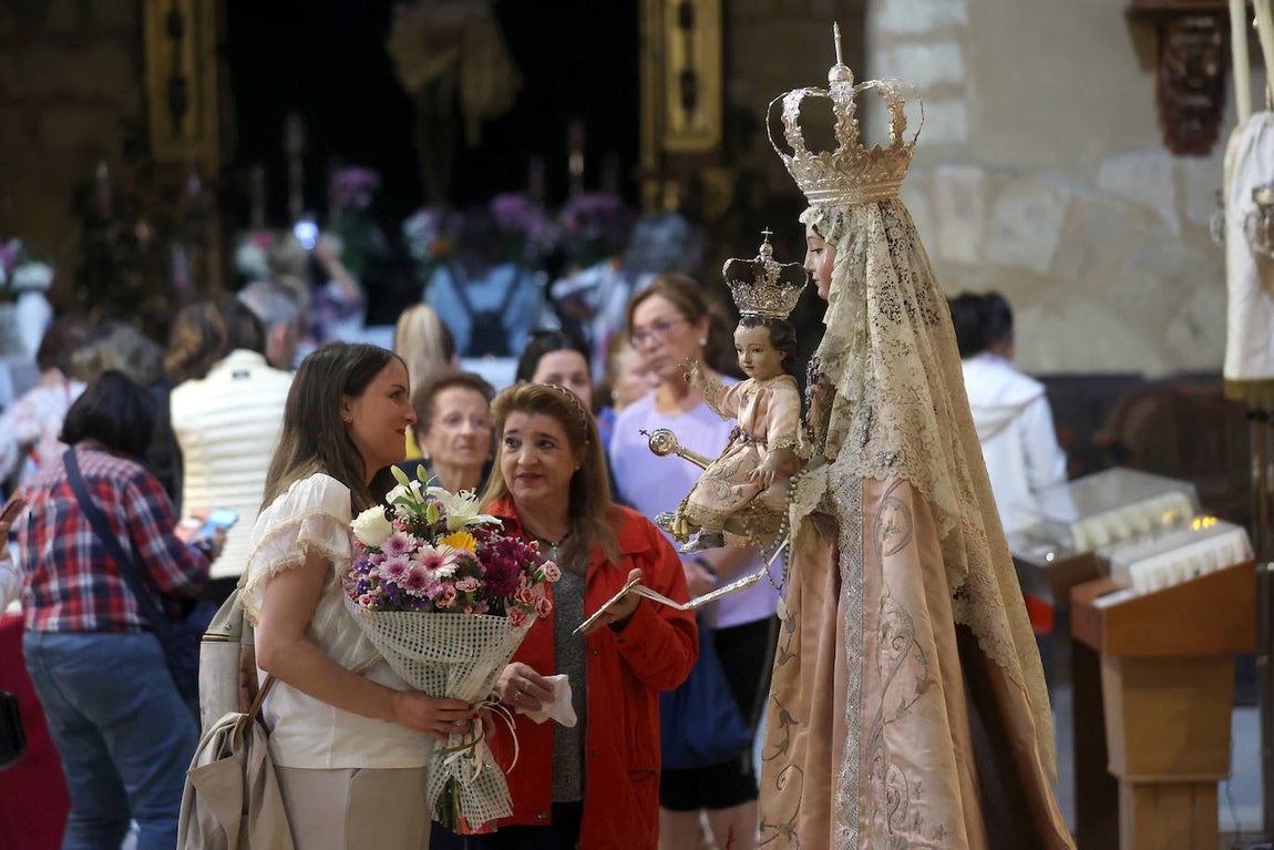 El besamanos a la Virgen de los Remedios en Córdoba, en imágenes