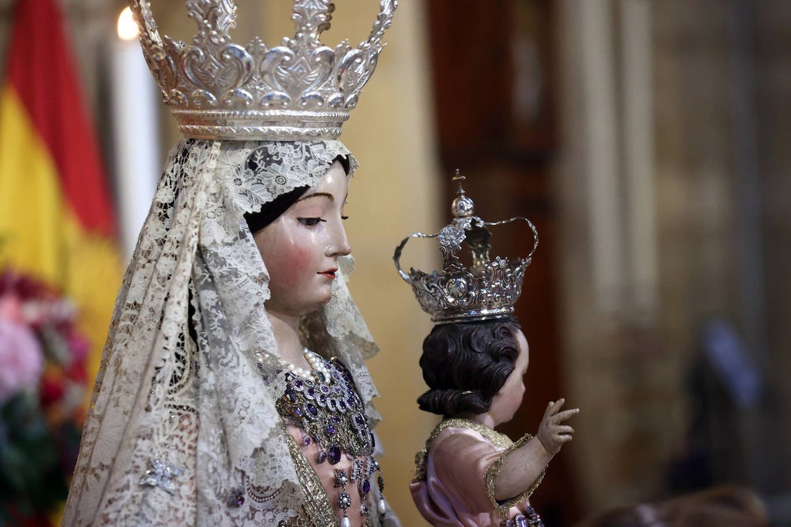 El besamanos a la Virgen de los Remedios en Córdoba, en imágenes