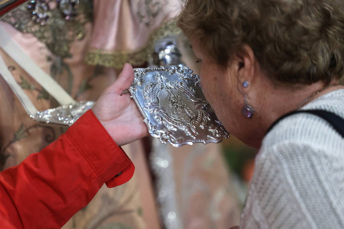 El besamanos a la Virgen de los Remedios en Córdoba, en imágenes