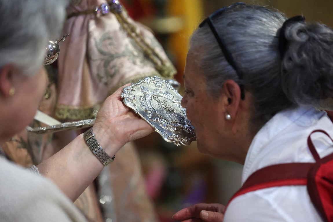 El besamanos a la Virgen de los Remedios en Córdoba, en imágenes