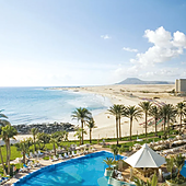 Los ecologistas exigen la «demolición inmediata» de los hoteles RIU en las Dunas de Corralejo (Fuerteventura)