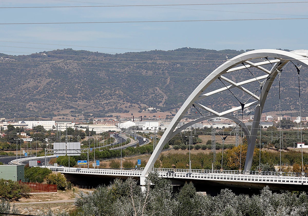 Puente de Ibn Firnas y primer tramo de la Variante Oeste