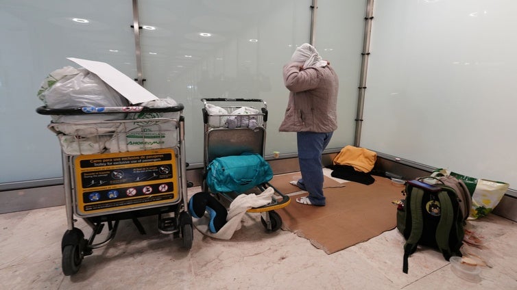 Los sintecho borrados de Barajas: «No somos invisibles, aquí en la T4 sí hay solicitantes de asilo»