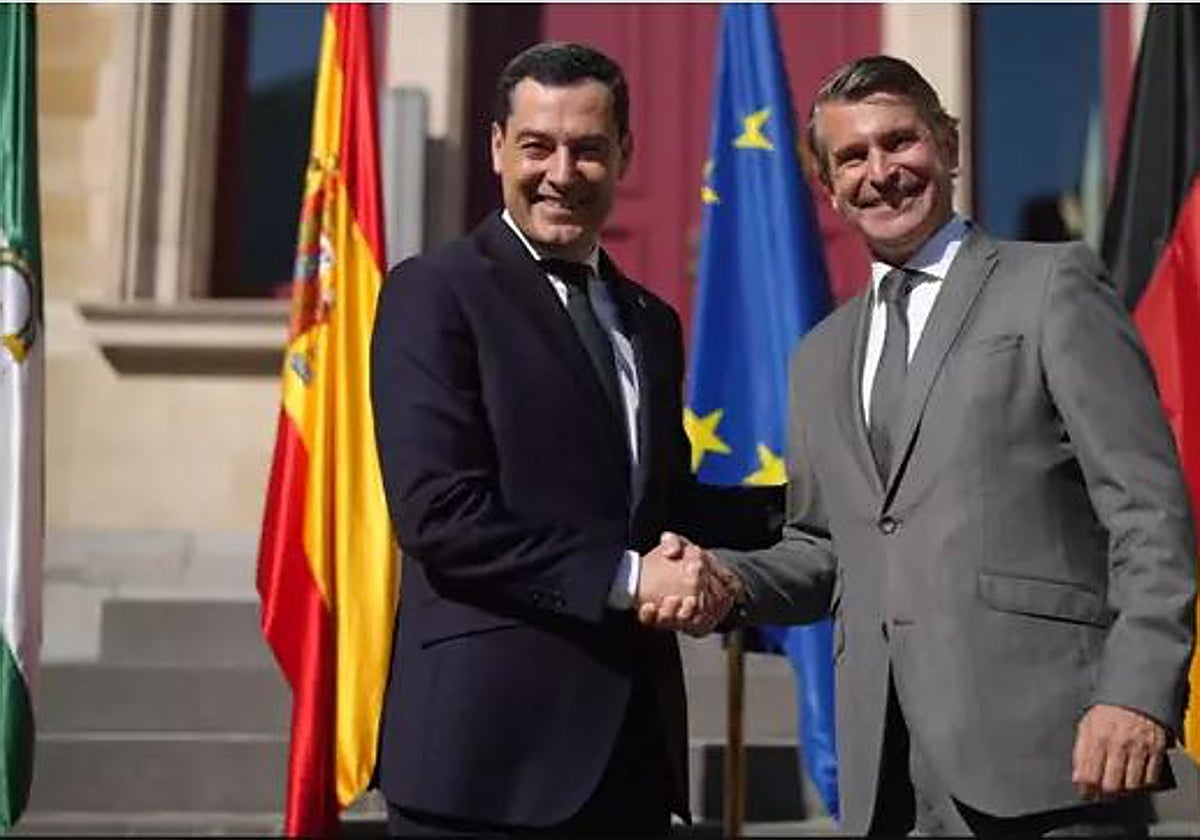 Juanma Moreno, en Bruselas con el ministro de Relaciones Europeas de Baviera, Eric Beibwenger