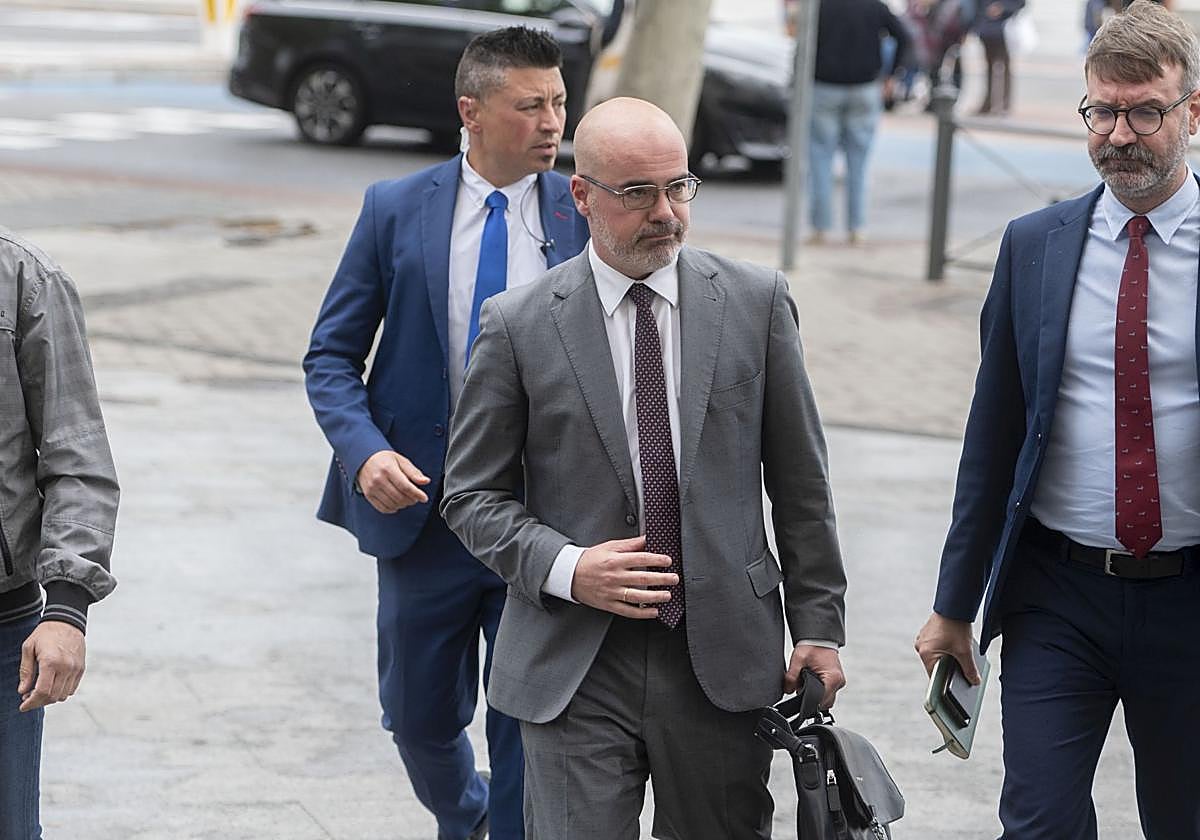 El delegado del Gobierno en la Comunidad de Madrid, Francisco Martín, a su llegada a declarar por el 'caso Begoña Gómez', en los Juzgados de Plaza de Castilla