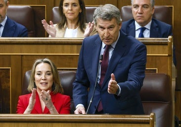 Intercambio de golpes a base de wasaps: «delito y cotilleo» para Sánchez, «bochorno» para Feijóo