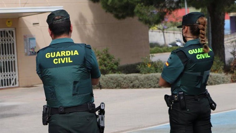Detenido en Jaén un conductor con una pistola cargada, un chaleco antibalas y cocaína