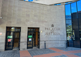 La Fiscalía pide 11 años de cárcel para un hombre por destrozar e incendiar una habitación de hotel en Canarias