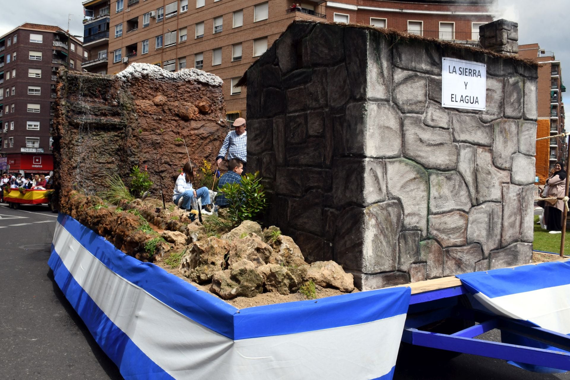 Talavera rinde homenaje a San Isidro con un cortejo multitudinario