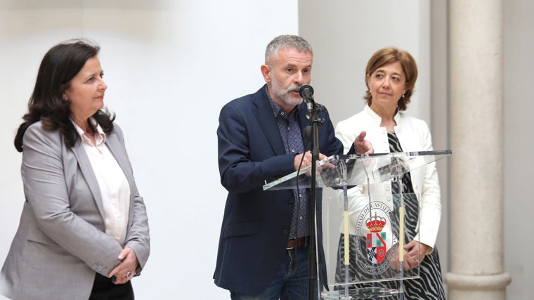 Rafael Villena durante su intervención en la facultad de Humanidades, en Toledo