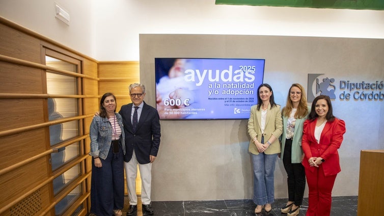 Así son las ayudas de 600 euros a la natalidad y la adopción de la Diputación de Córdoba: requisitos,  plazos y forma de pedirlas