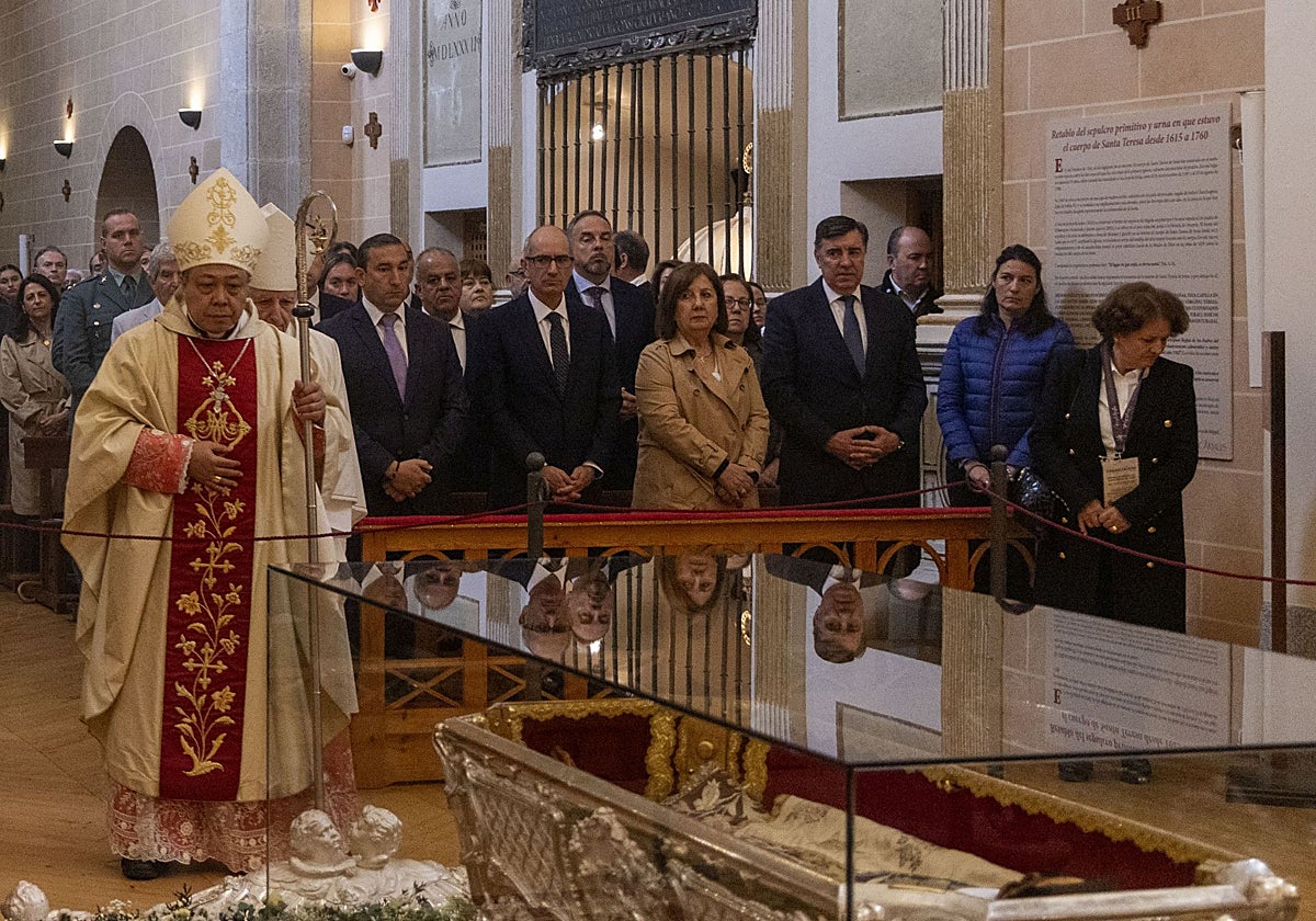 El Nuncio Apostólico Monseñor Bernardito Cleopas Auza asiste a los actos de veneración de Santa Teresa de Jesús